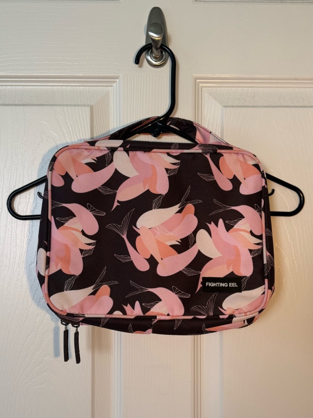 FIGHTING EEL: Hanging Toiletry Bag